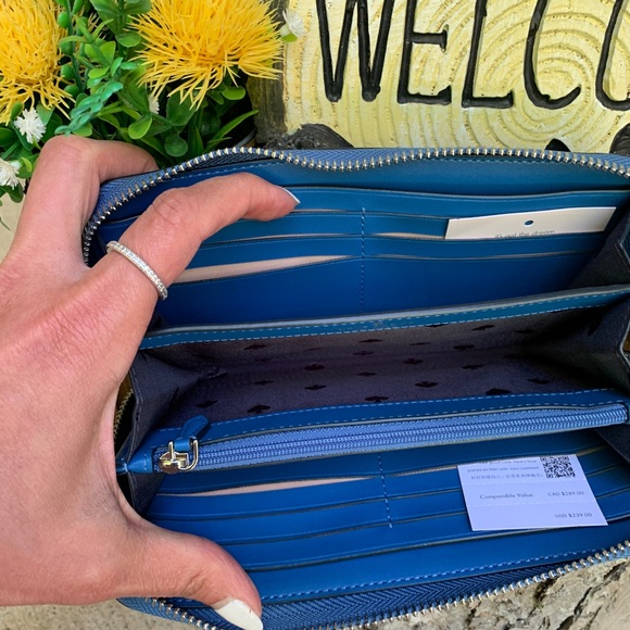 Authentic KATE SPADE Leather Arctic large zip wallet - Picture 4 of 8